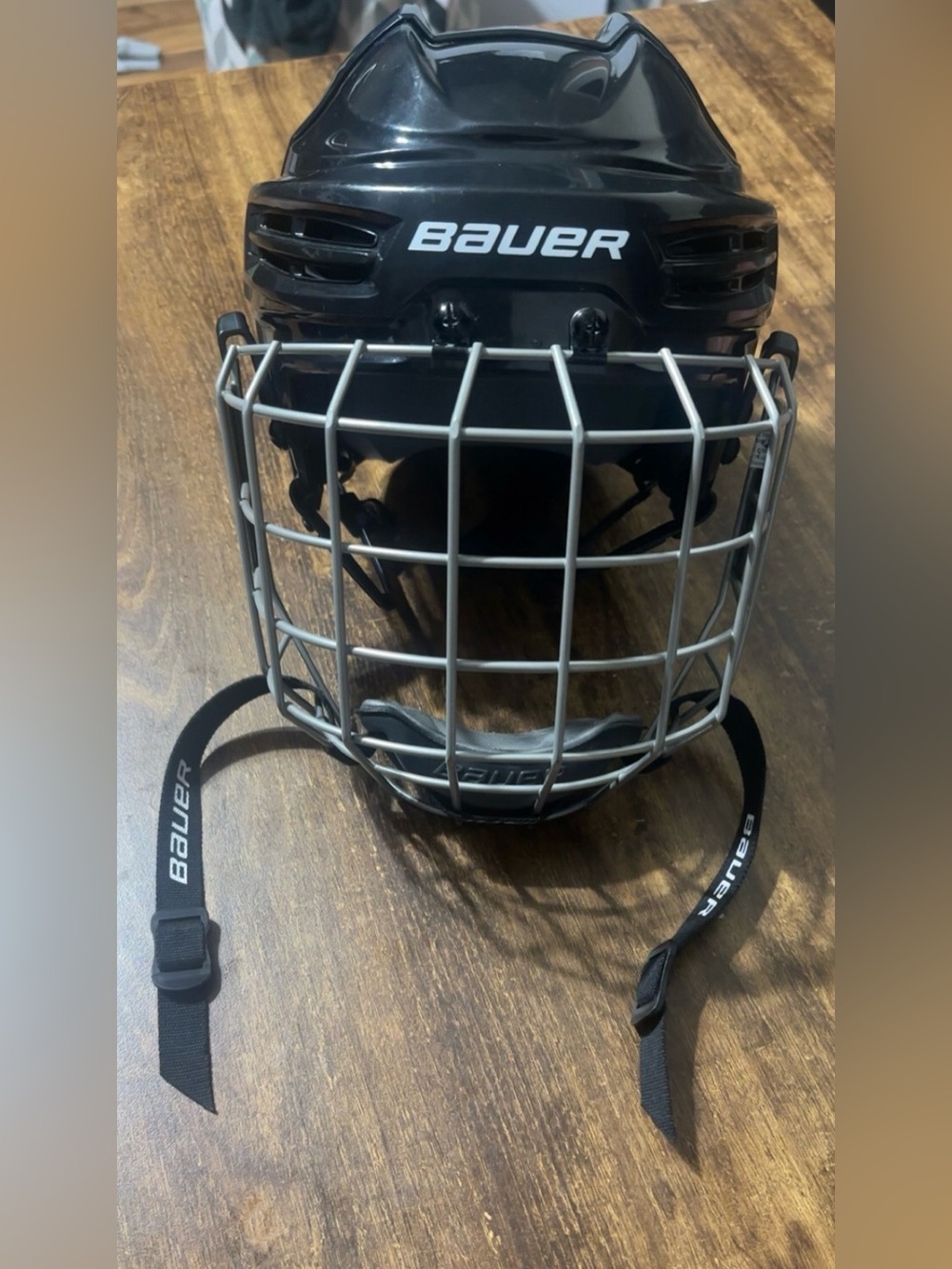 Bauer Senior medium hockey helmet